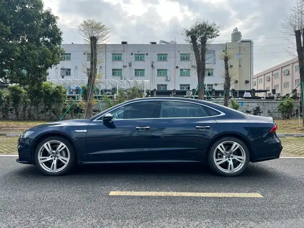 Audi A7L — фото 3