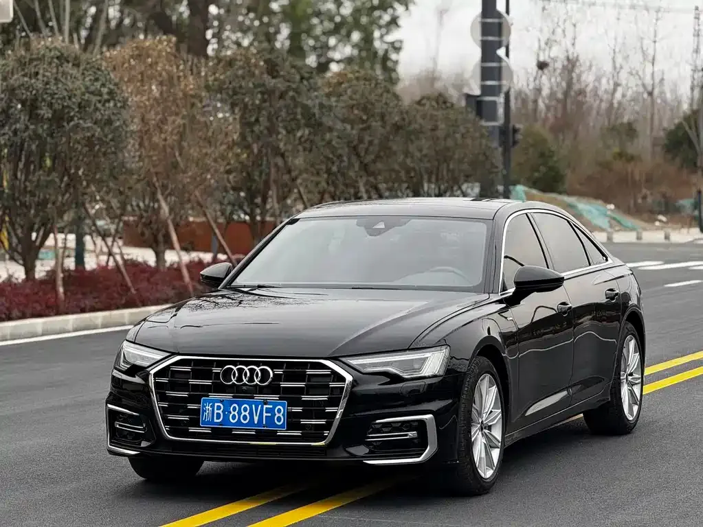 Audi A6L — фото 1