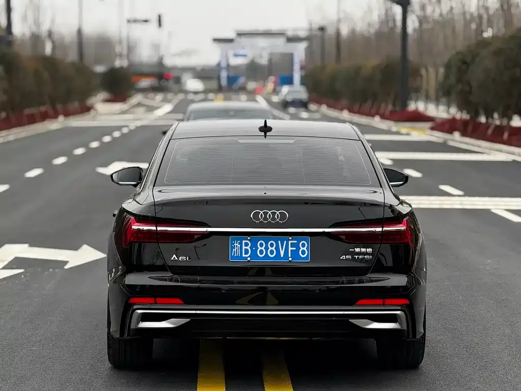 Audi A6L — фото 2