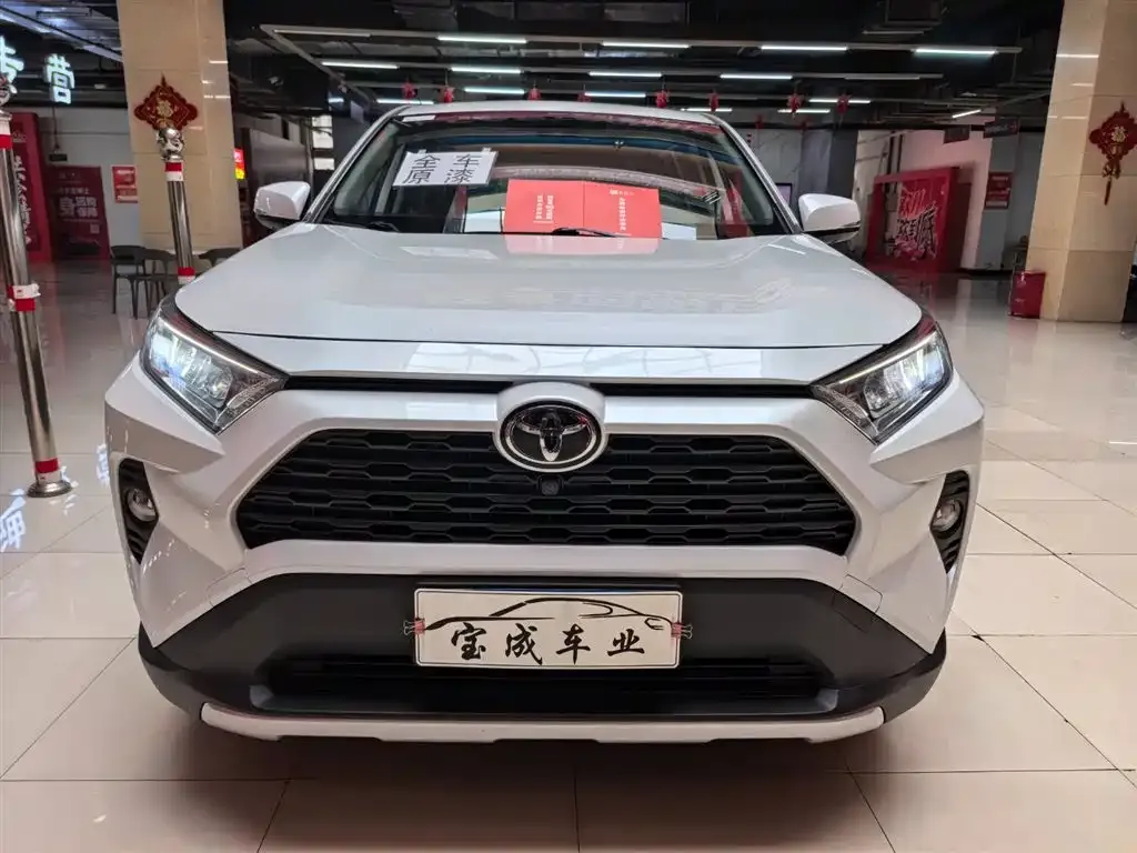 Toyota RAV4 — фото 3