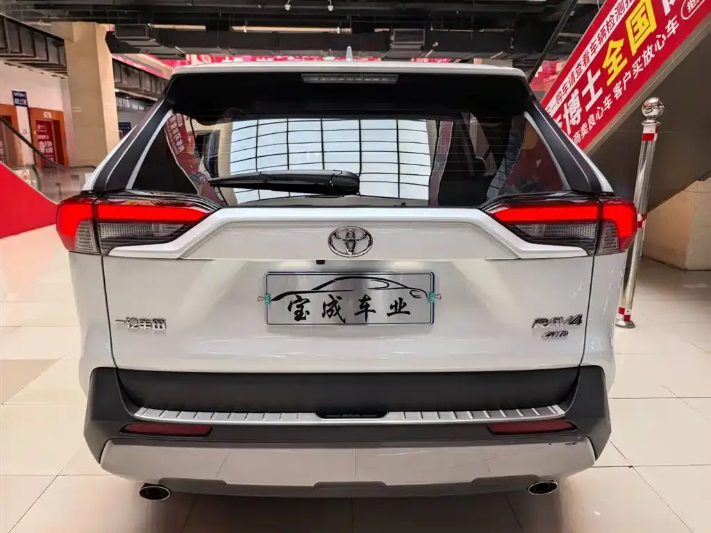 Toyota RAV4 — фото 6