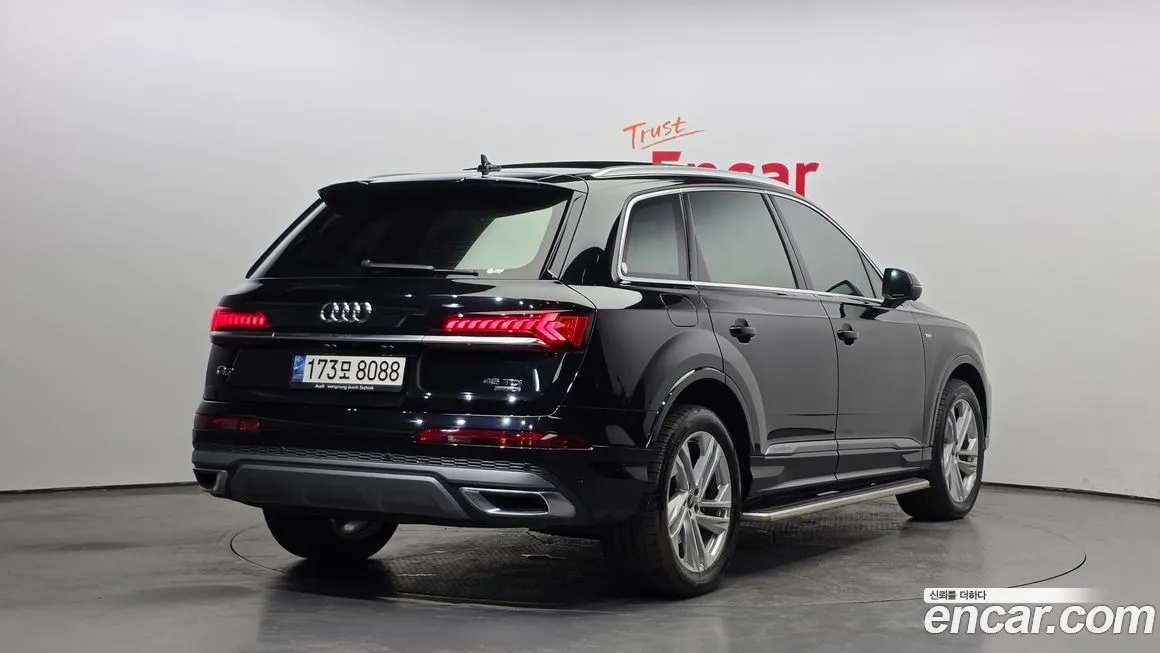 Audi Q7 — фото 10