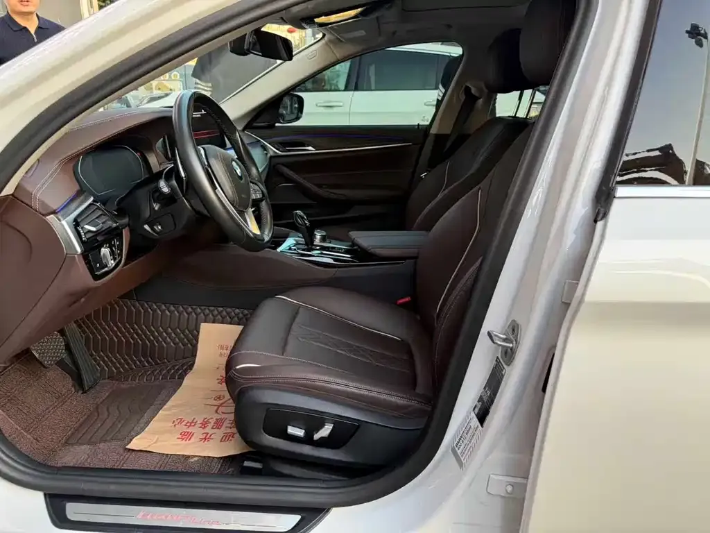 BMW 5 Series 2023 из CN, фото 3