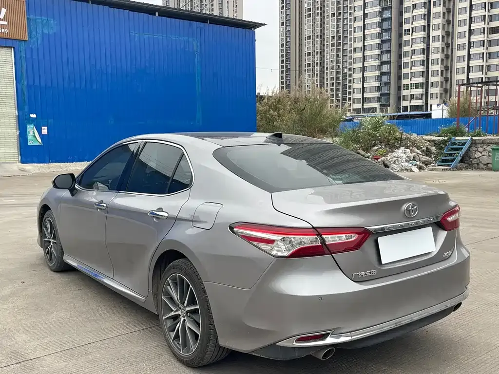 Toyota Camry — фото 9