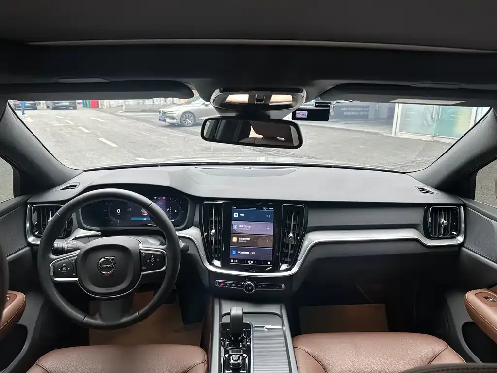 Volvo S60 2025 из CN, фото 3