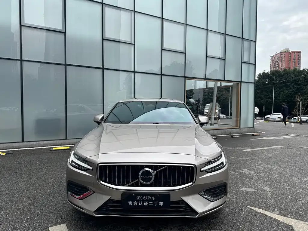 Volvo S60 2025 из CN, фото 9