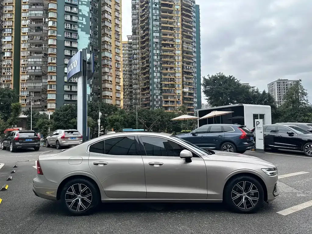 Volvo S60 2025 из CN, фото 10
