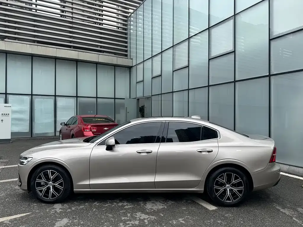 Volvo S60 2025 из CN, фото 4