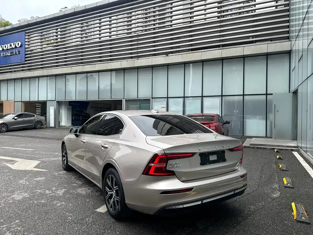 Volvo S60 2025 из CN, фото 8