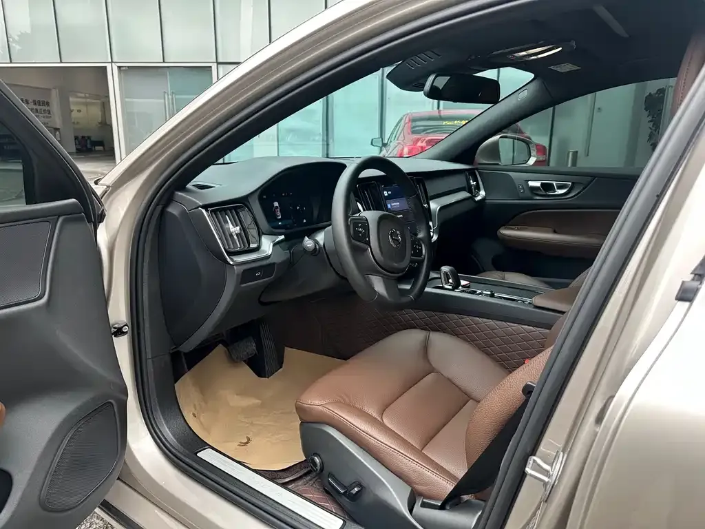 Volvo S60 2025 из CN, фото 5