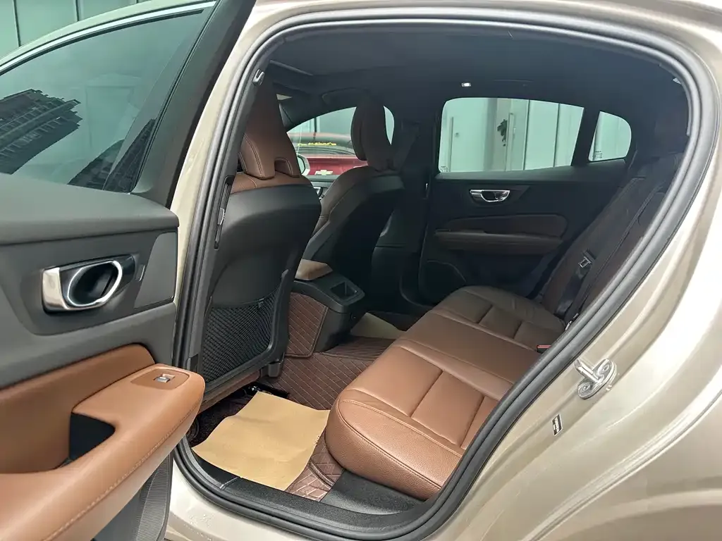 Volvo S60 2025 из CN, фото 6