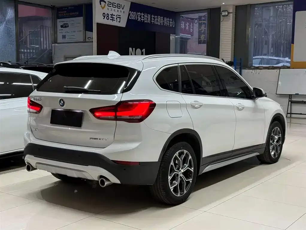 BMW X1 — фото 8