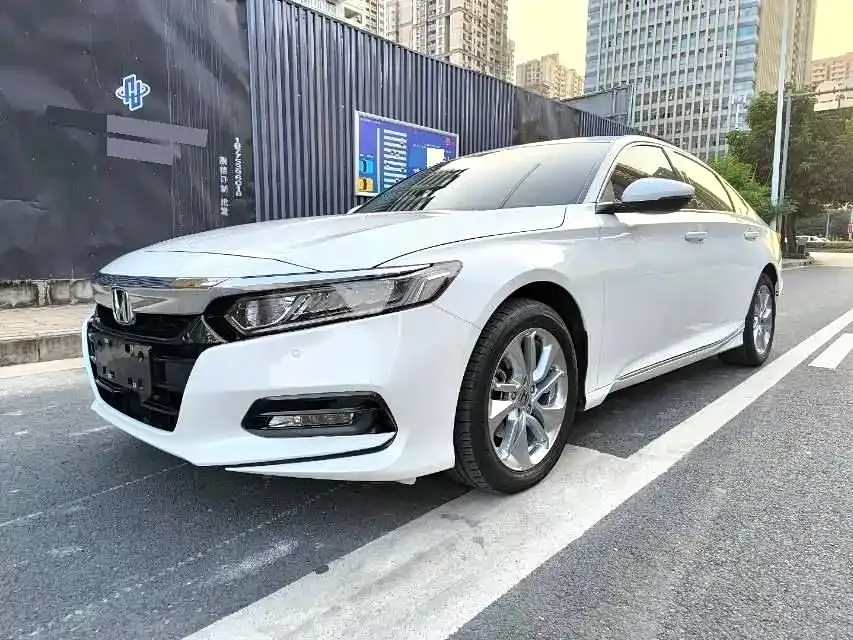 Honda Accord — фото 1