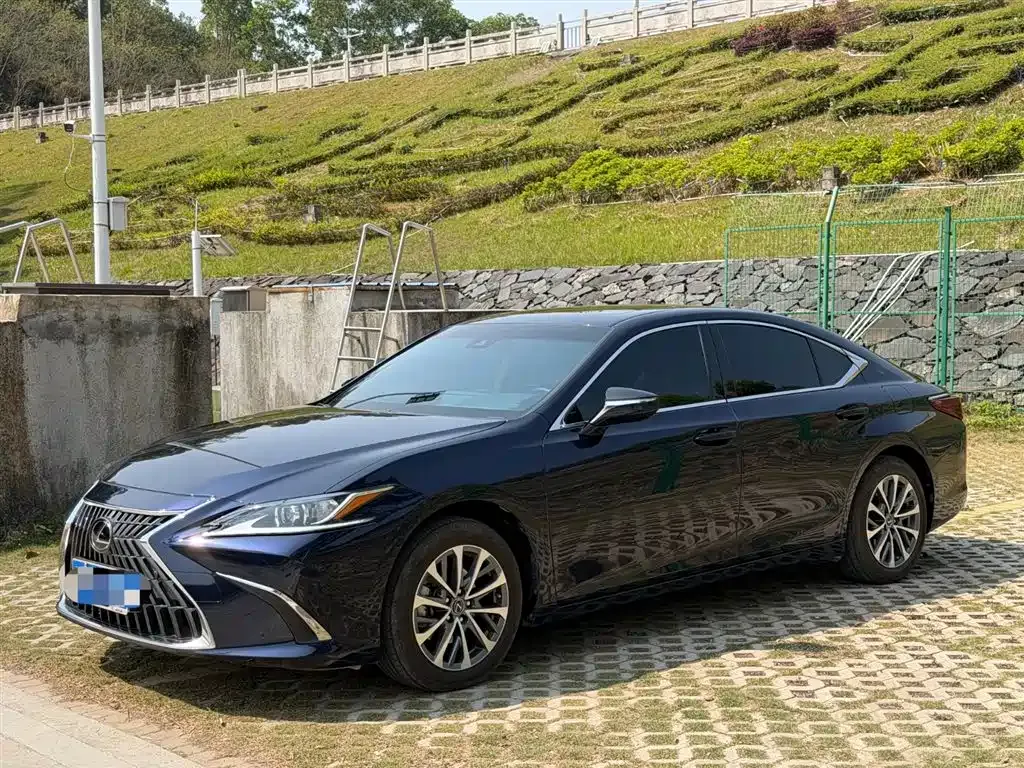 Lexus ES — фото 1