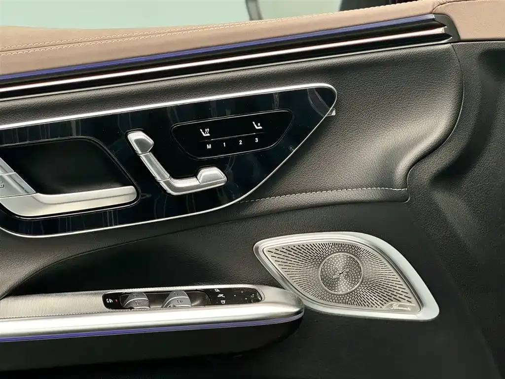 Mercedes-Benz EQE SUV — фото 5