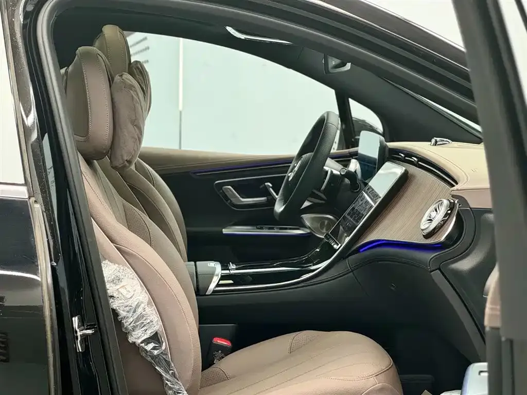 Mercedes-Benz EQE SUV — фото 10
