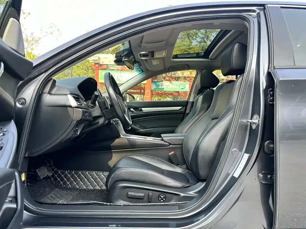 Honda Accord — фото 10