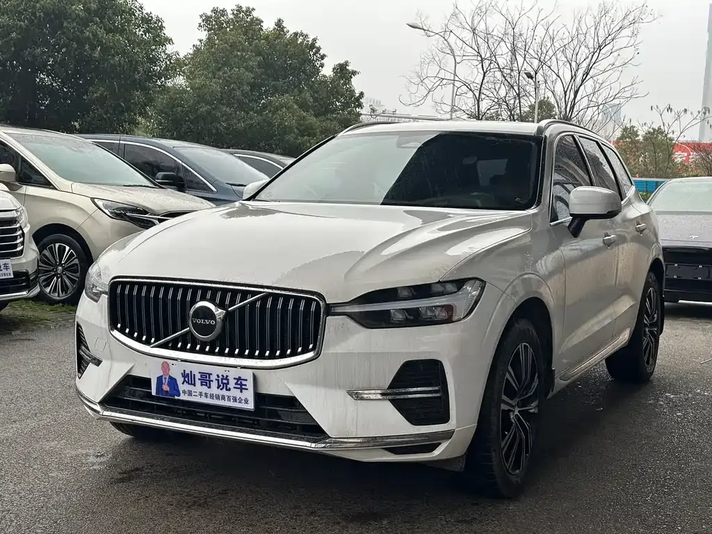 Volvo XC60 — фото 1