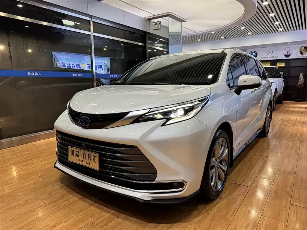 Toyota Sienna 2024 из CN, фото 1