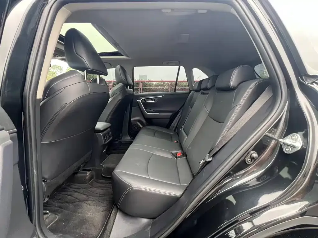 Toyota Wildlander 2023 из CN, фото 3