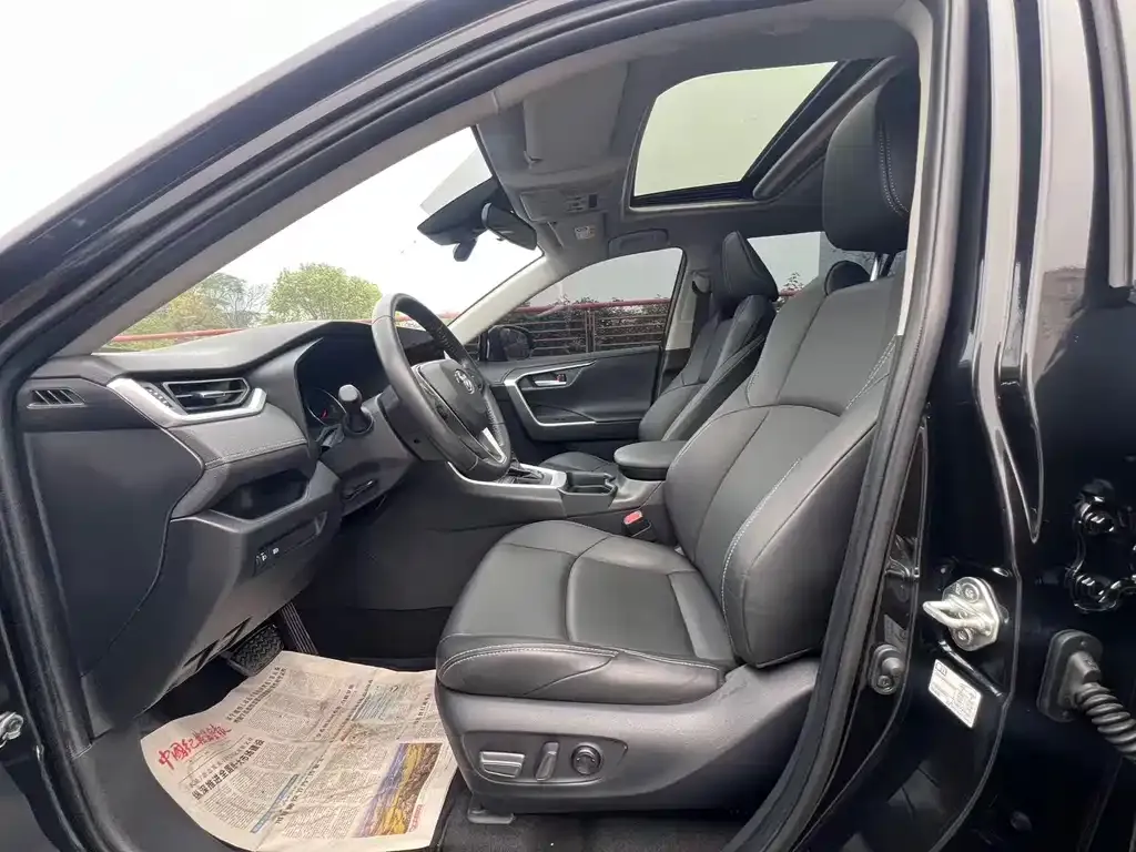 Toyota Wildlander 2023 из CN, фото 2