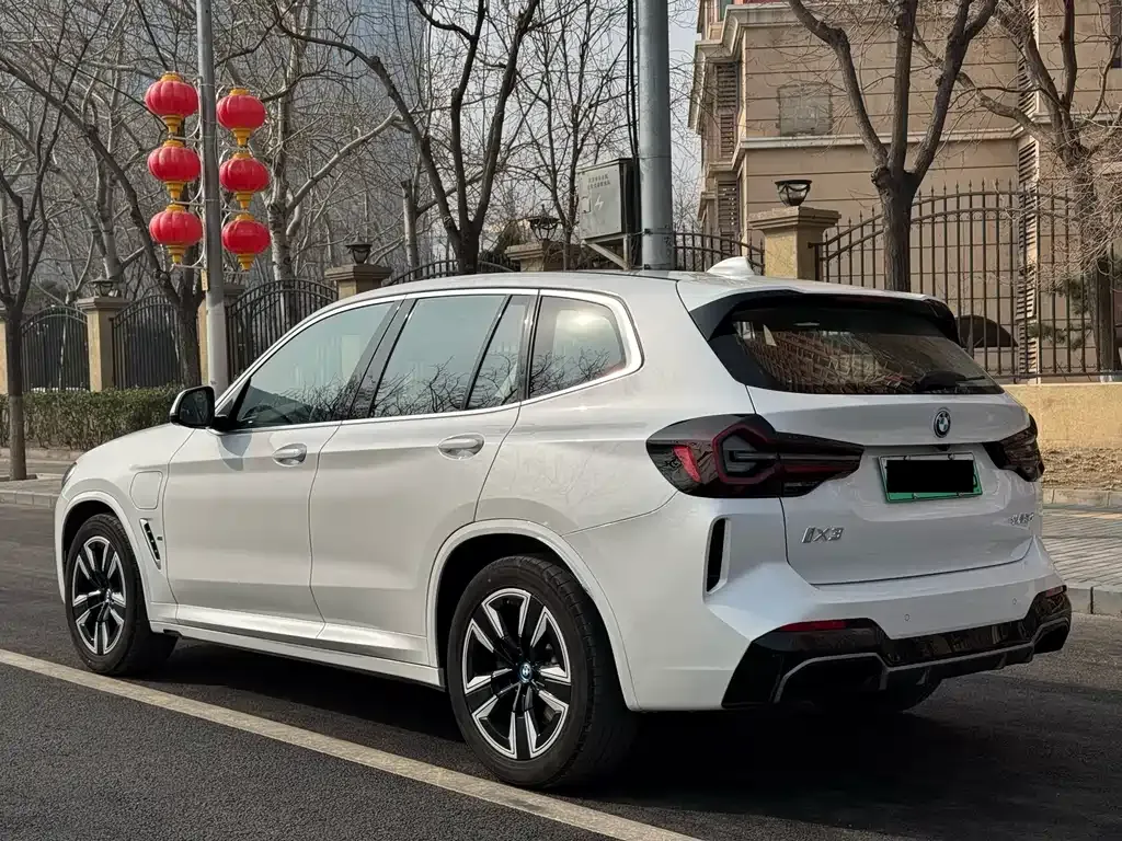 BMW iX3 — фото 10