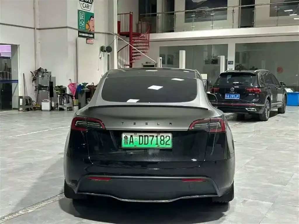 Tesla Model Y — фото 8
