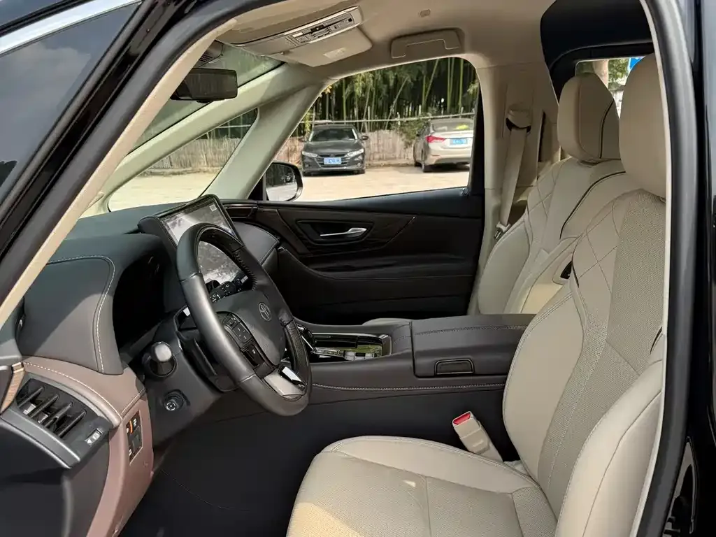Toyota Alphard — фото 6