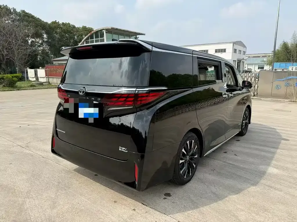 Toyota Alphard — фото 7