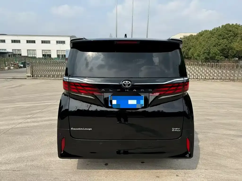 Toyota Alphard — фото 4