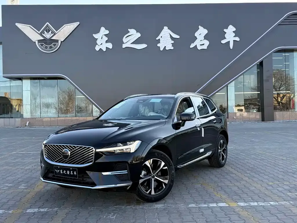 Volvo XC60 — фото 1