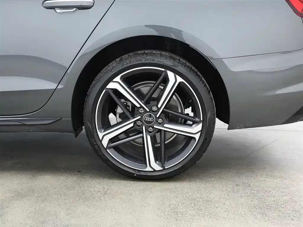 Audi A4L 2025 из CN, фото 10