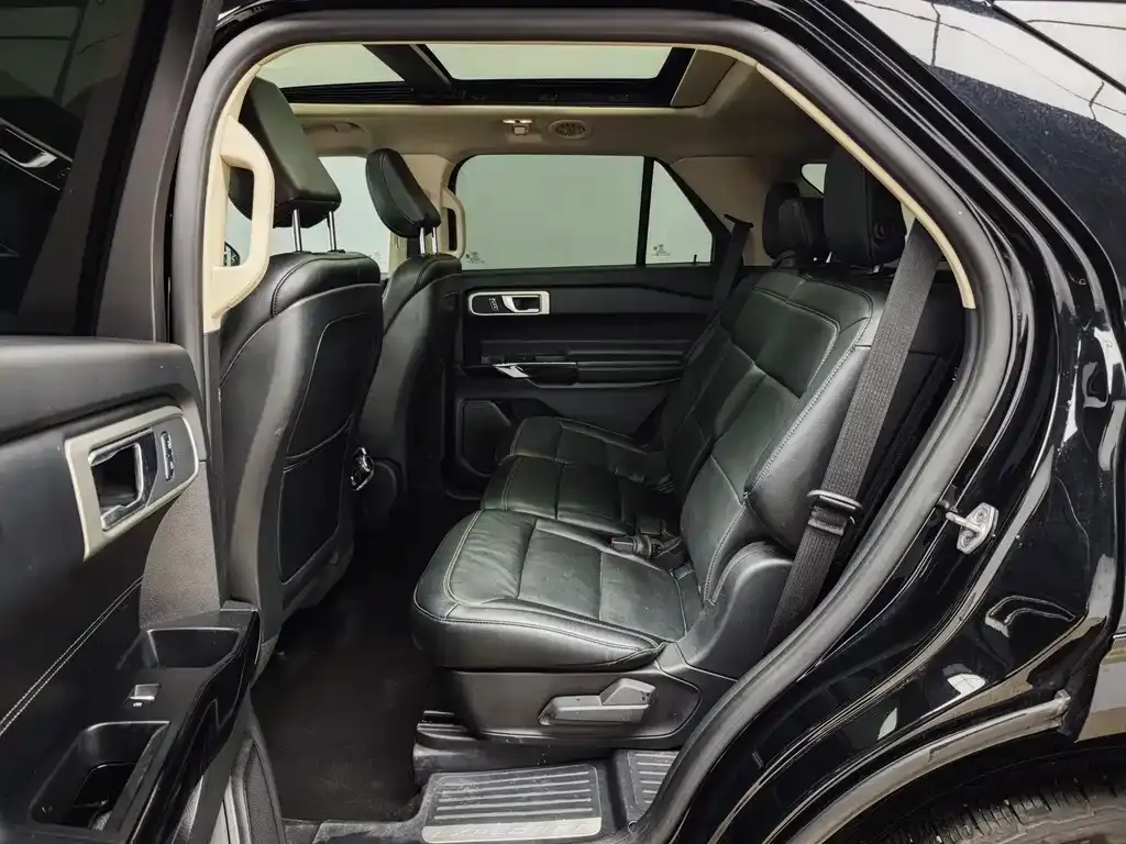Ford Explorer 2022 из CN, фото 5