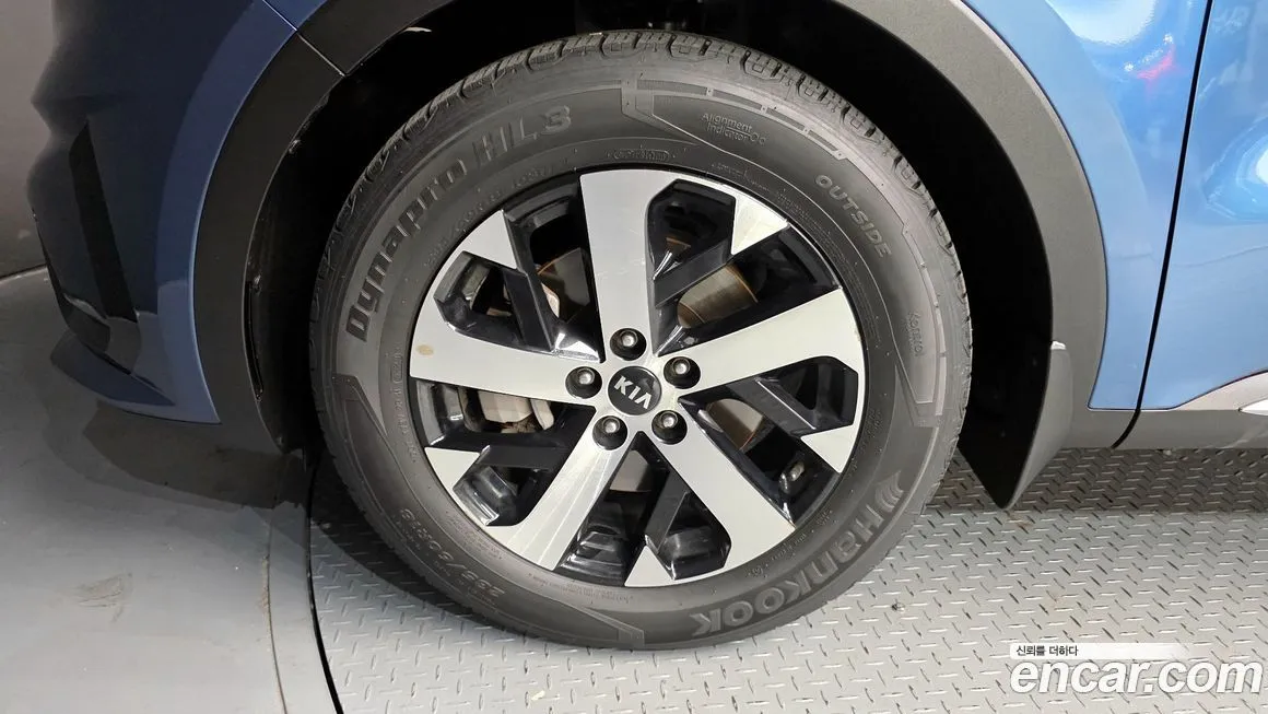 Kia Sorento — фото 7