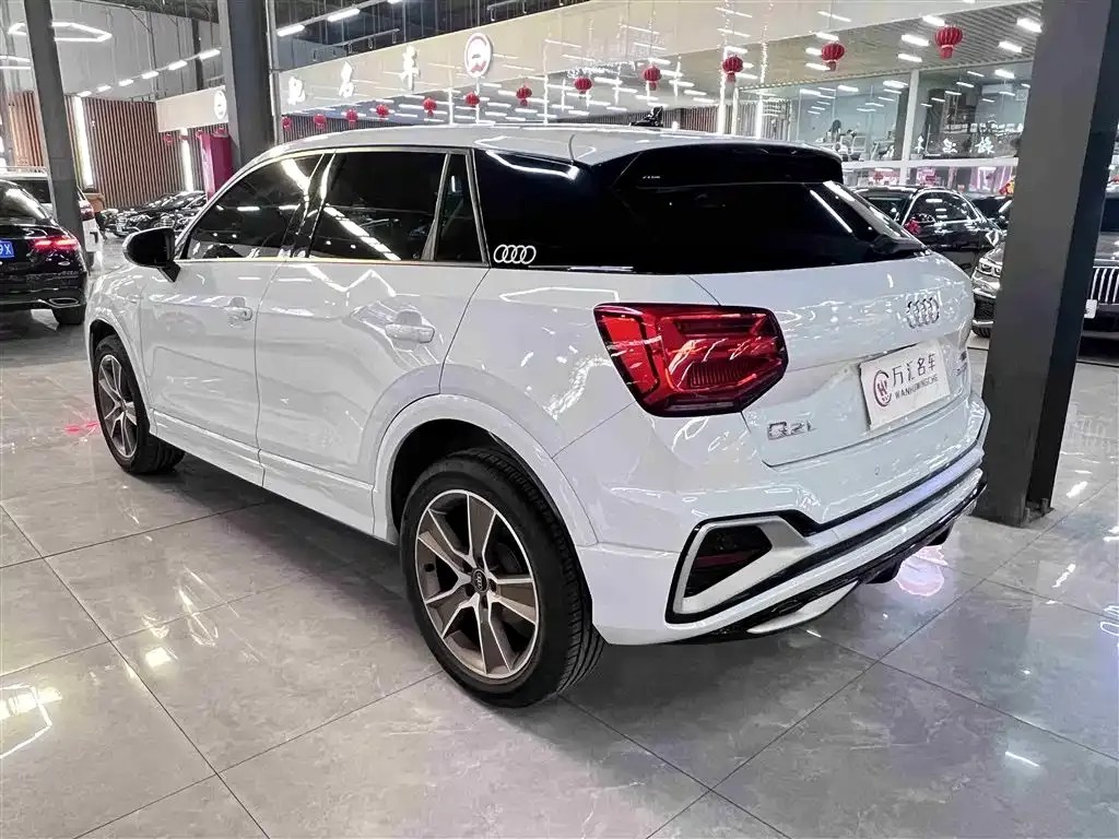 Audi Q2L — фото 8