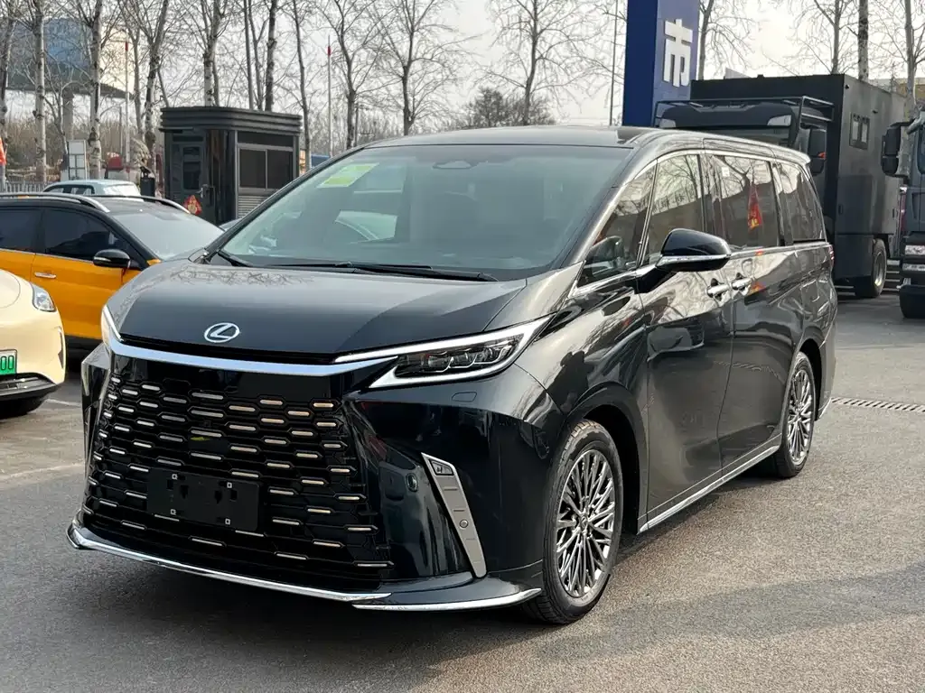 Lexus LM