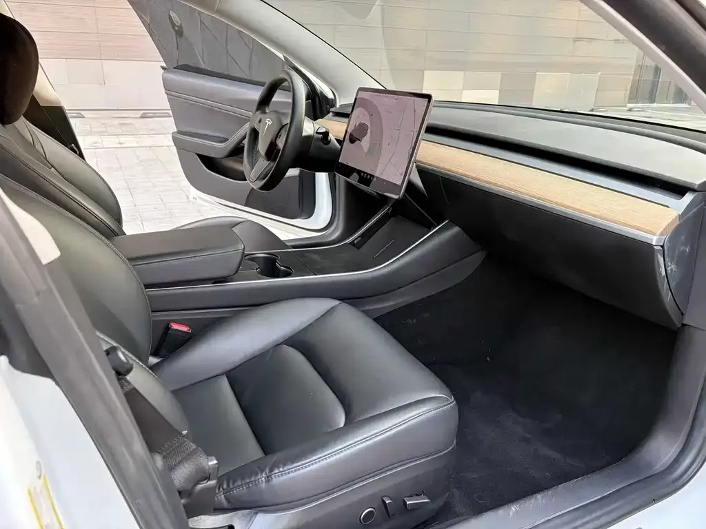 Tesla Model 3 — фото 5