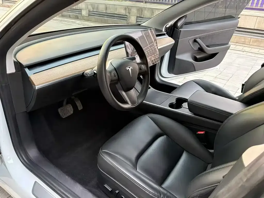 Tesla Model 3 — фото 9