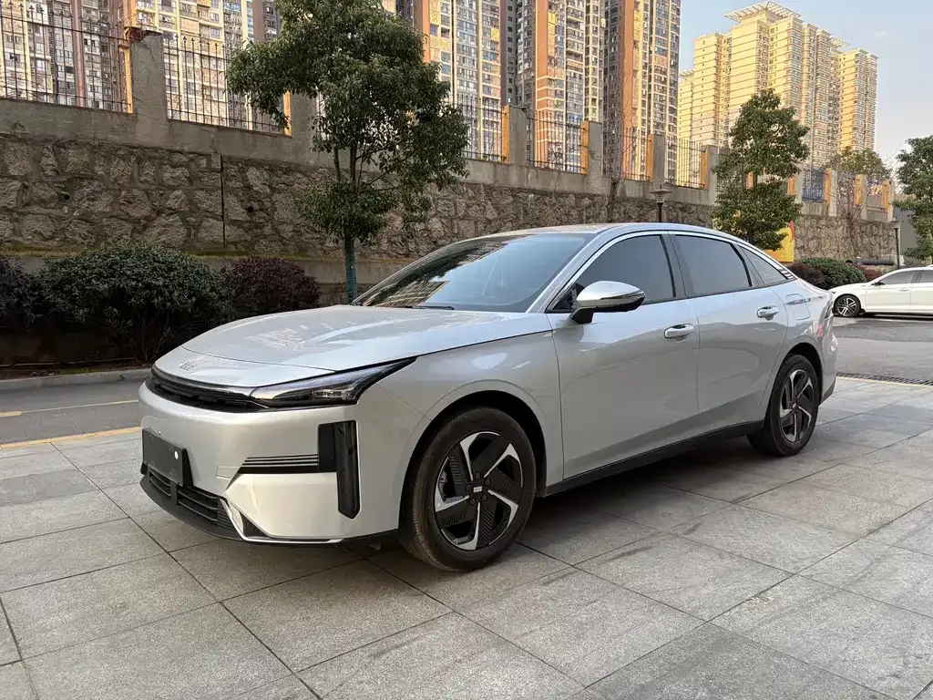Geely Galaxy L6 — фото 1