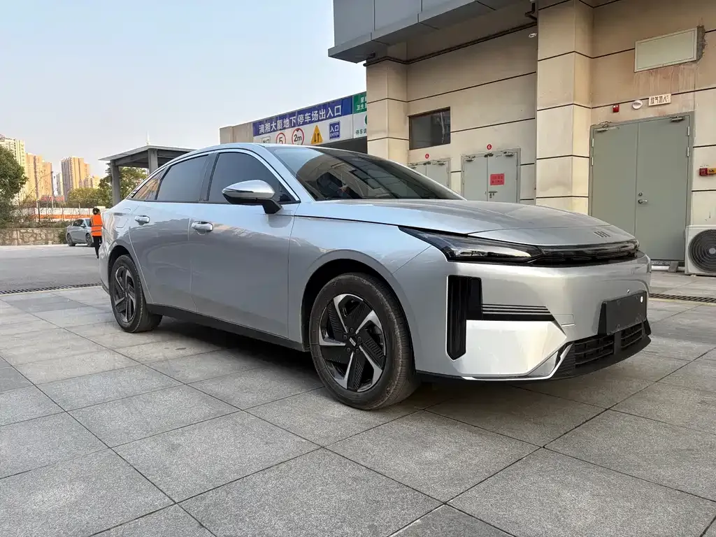 Geely Galaxy L6 — фото 8