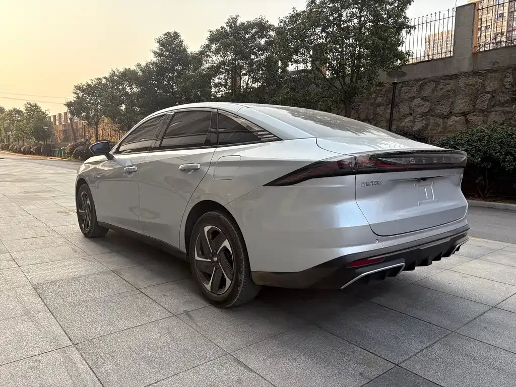 Geely Galaxy L6 — фото 10