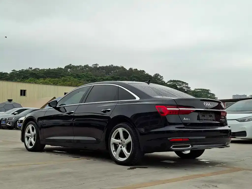 Audi A6L — фото 8