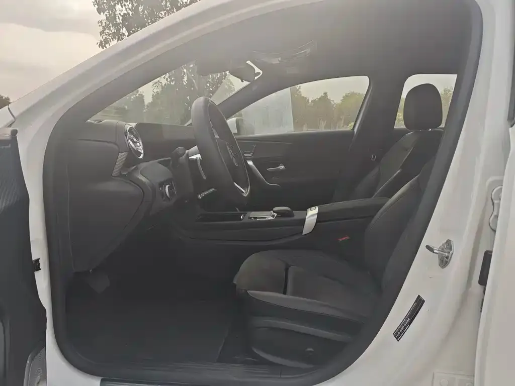Mercedes-Benz A-Class 2023 из CN, фото 3