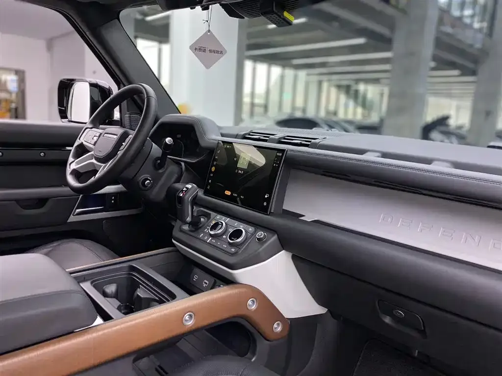 Land Rover Defender — фото 10