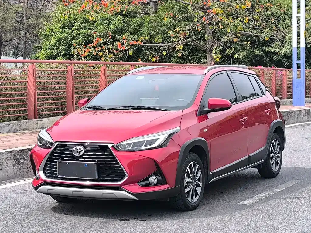 Toyota Yaris L — фото 1