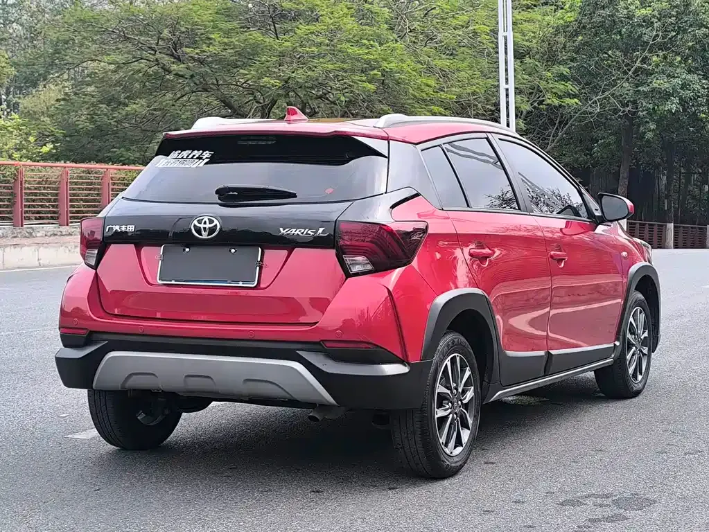 Toyota Yaris L — фото 3