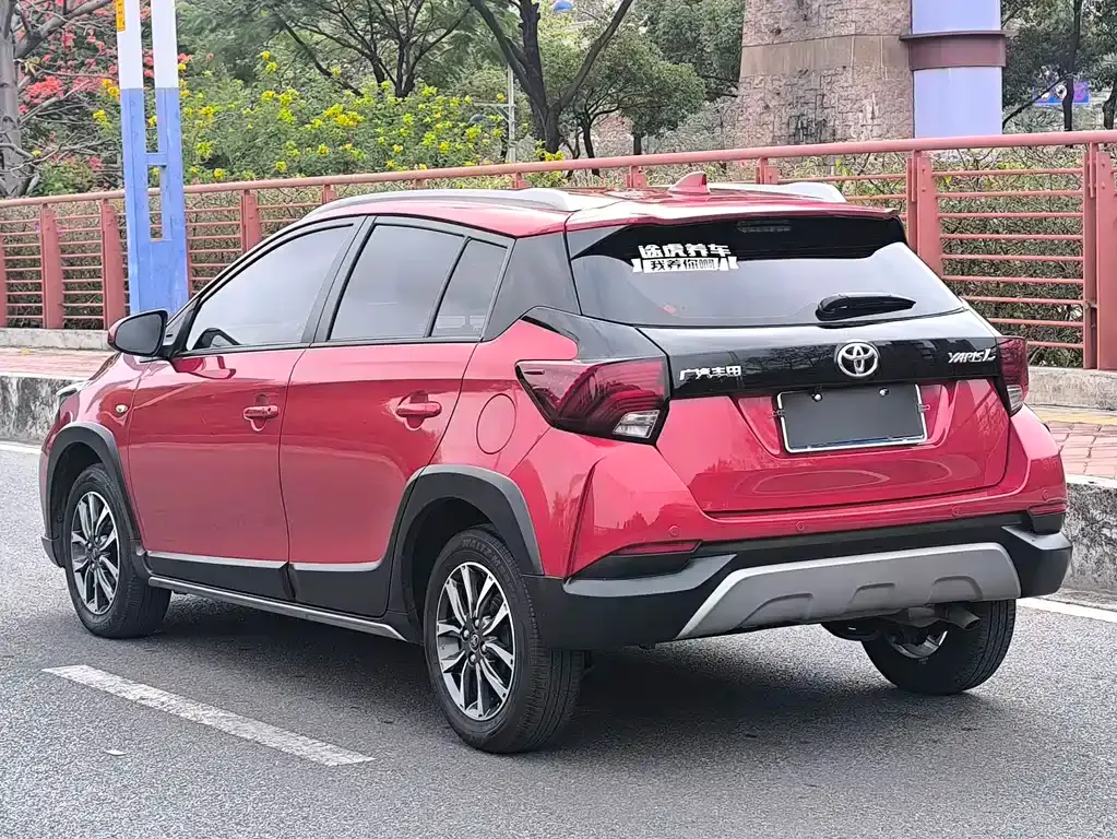 Toyota Yaris L — фото 5