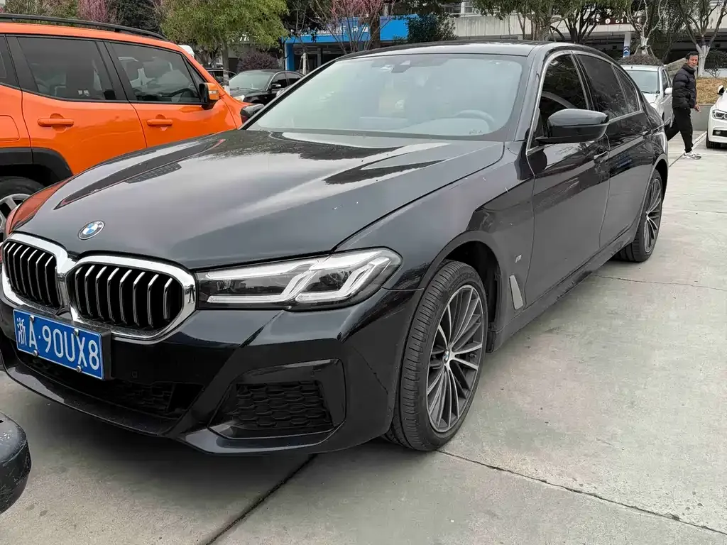 BMW 5 Series — фото 1
