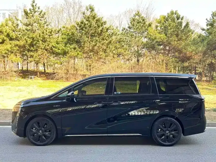 GAC Motor E8 Hybrid — фото 9
