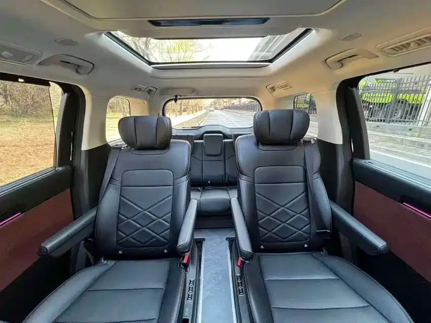 GAC Motor E8 Hybrid — фото 4
